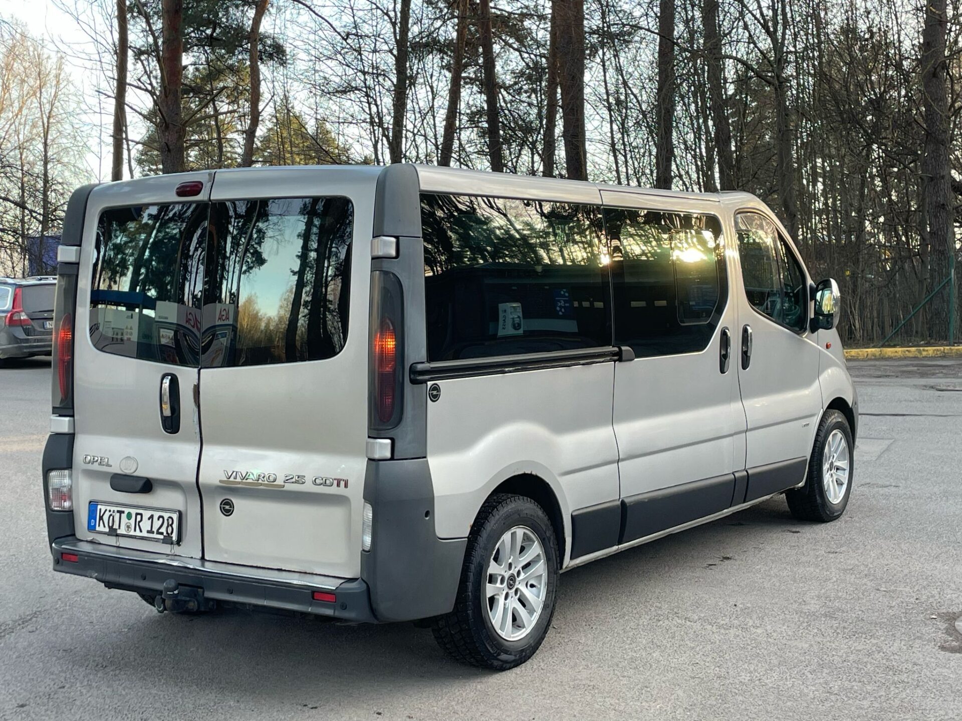OPEL VIVARO 8-VIETAS