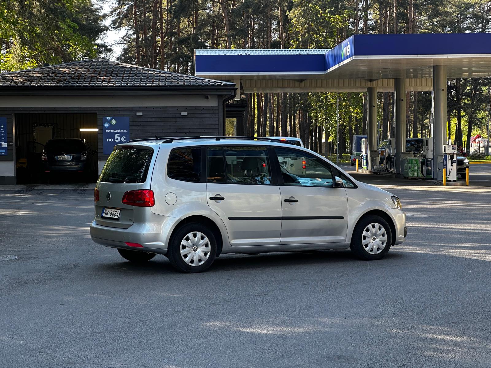 VW Touran 7-Vietīgs