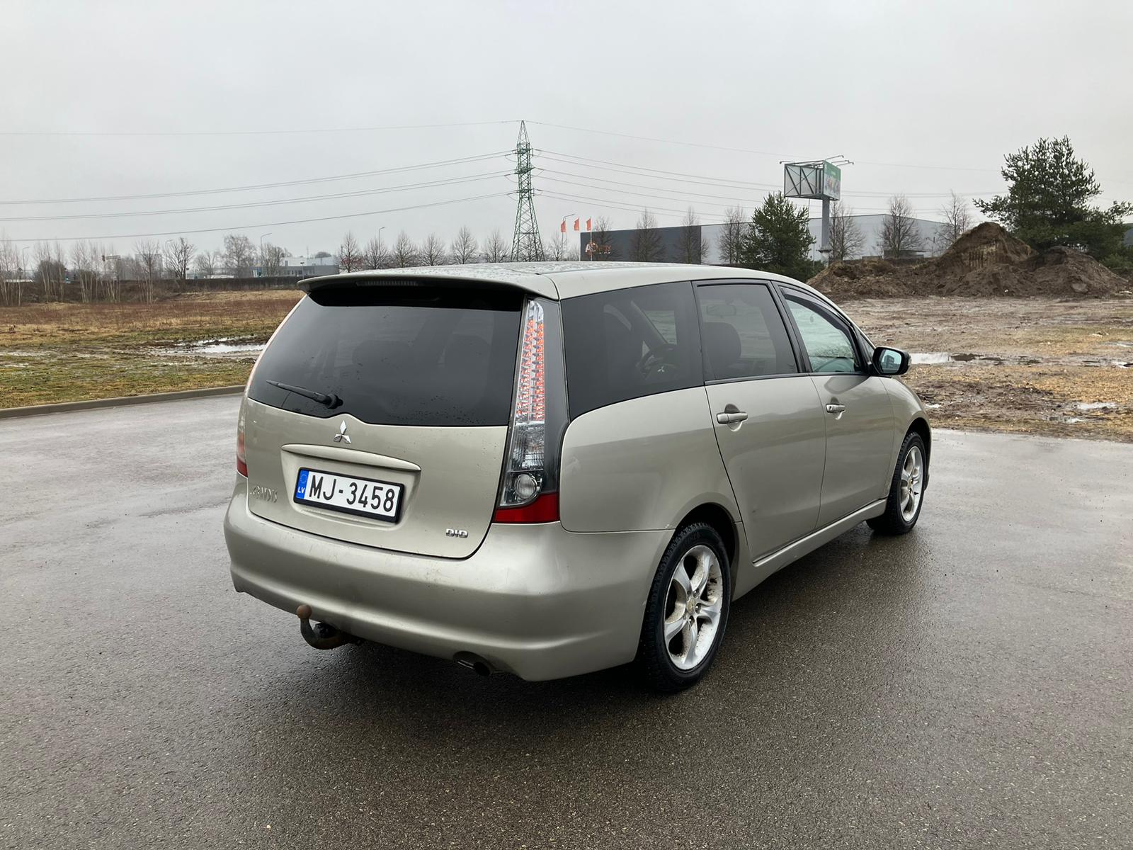 Mitsubishi Grandis 7-vietas