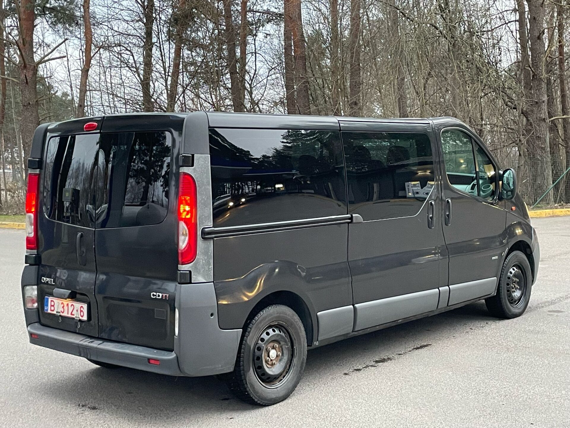 Opel Vivaro 9 vietas