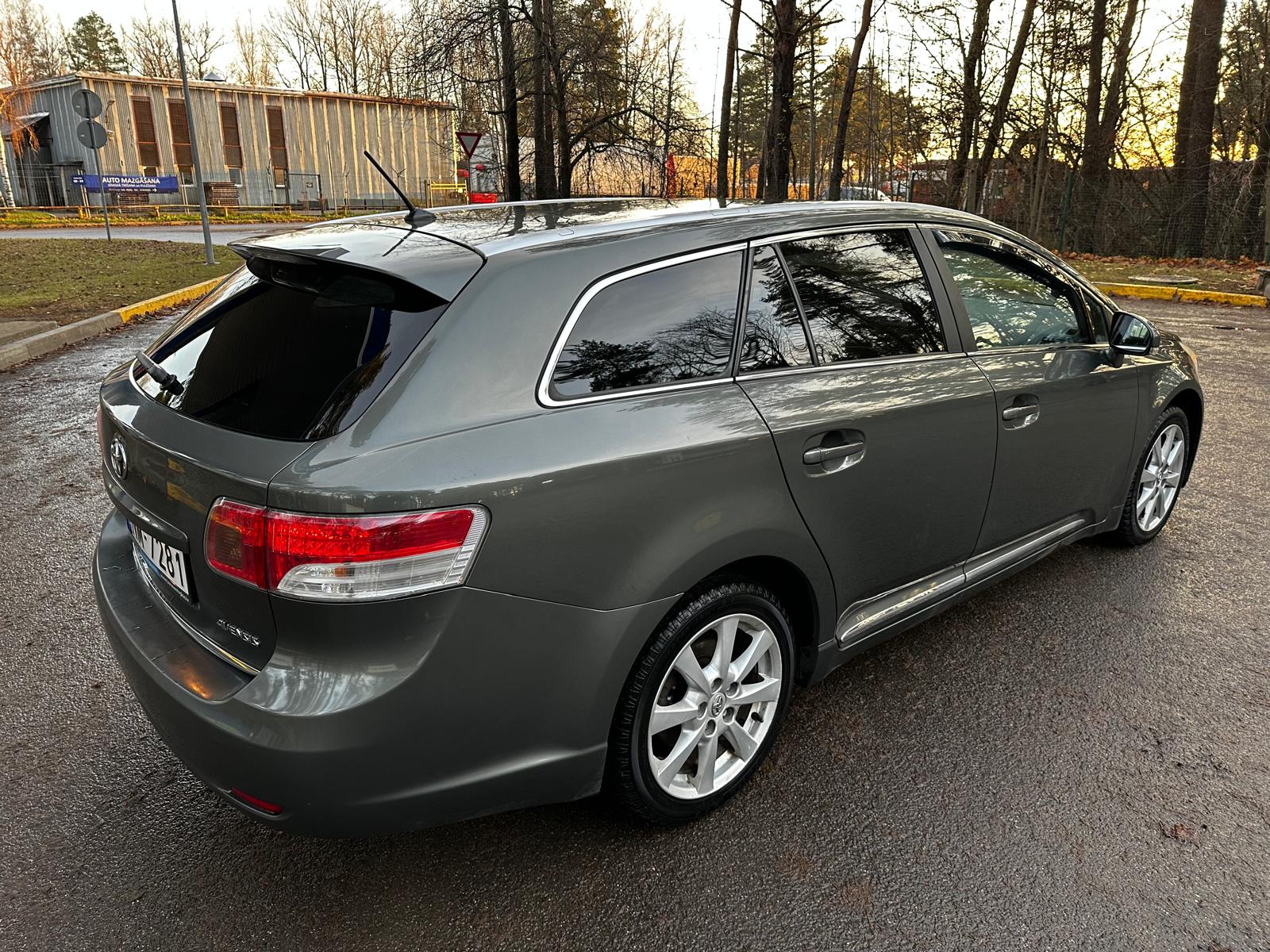 TOYOTA AVENSIS