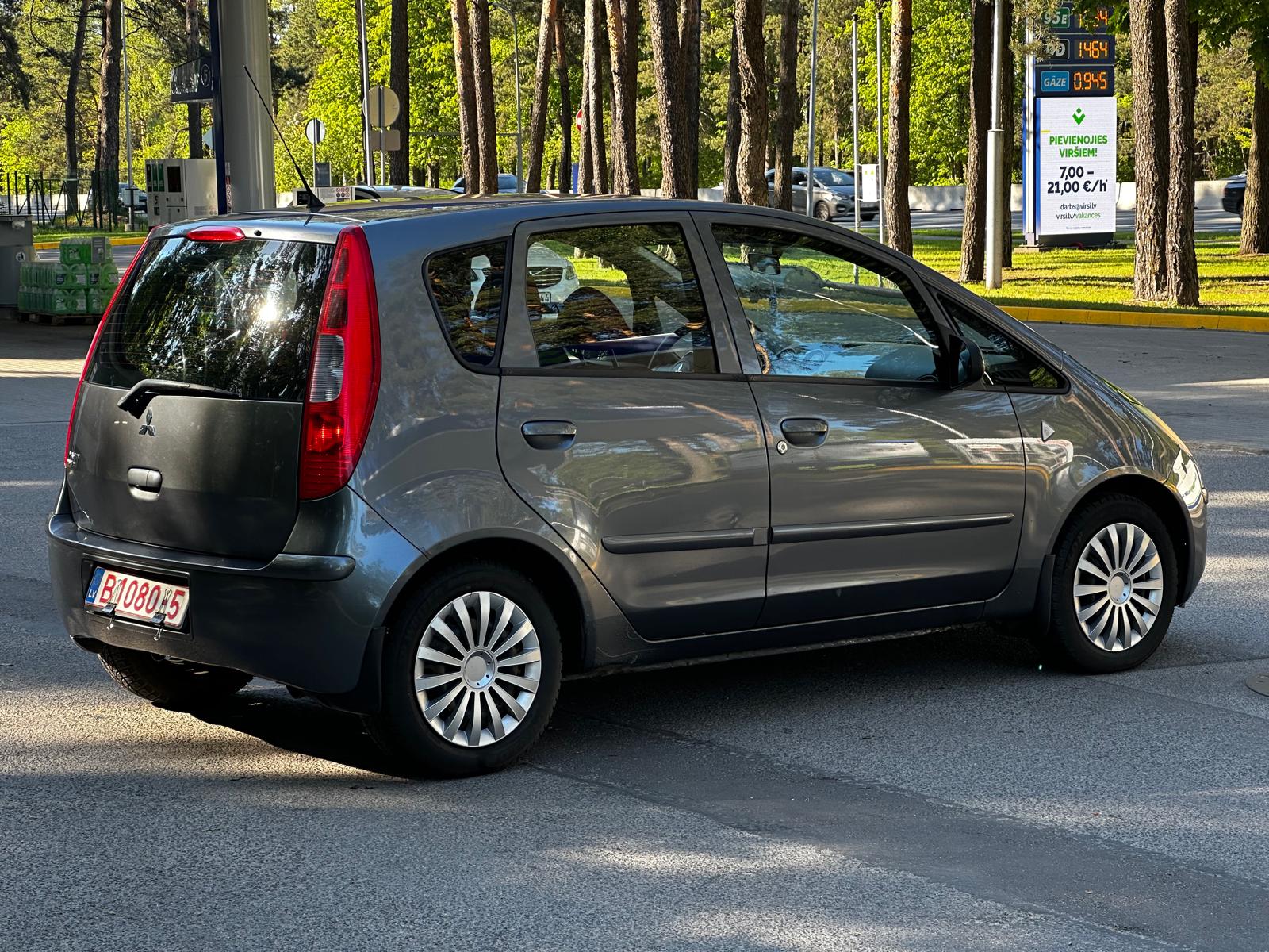 MITSUBISHI COLT