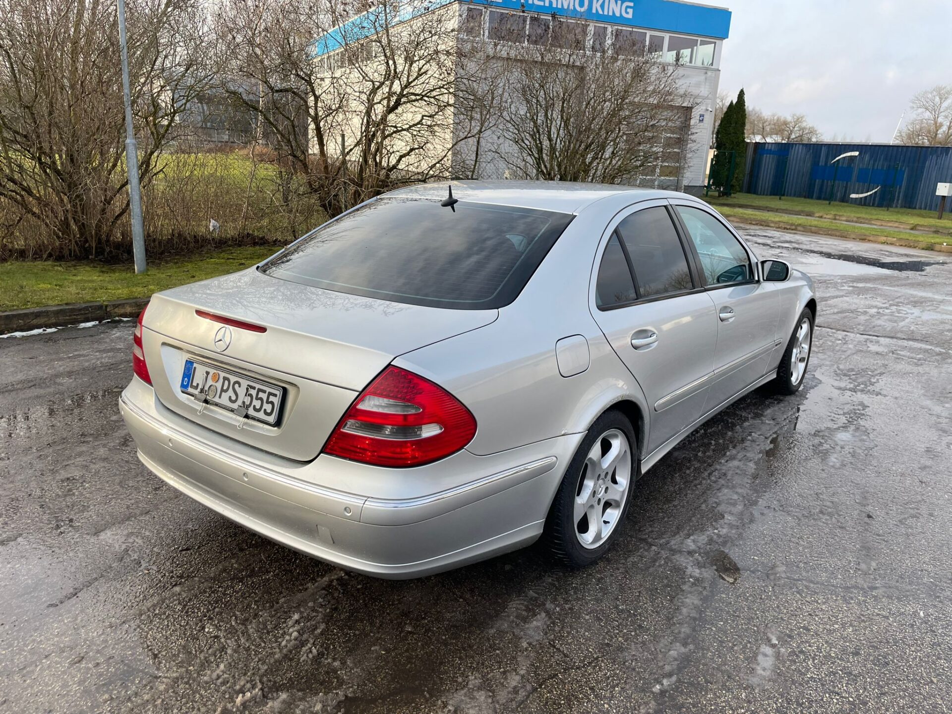 MERCEDES BENZ E240 AVANTGARDE