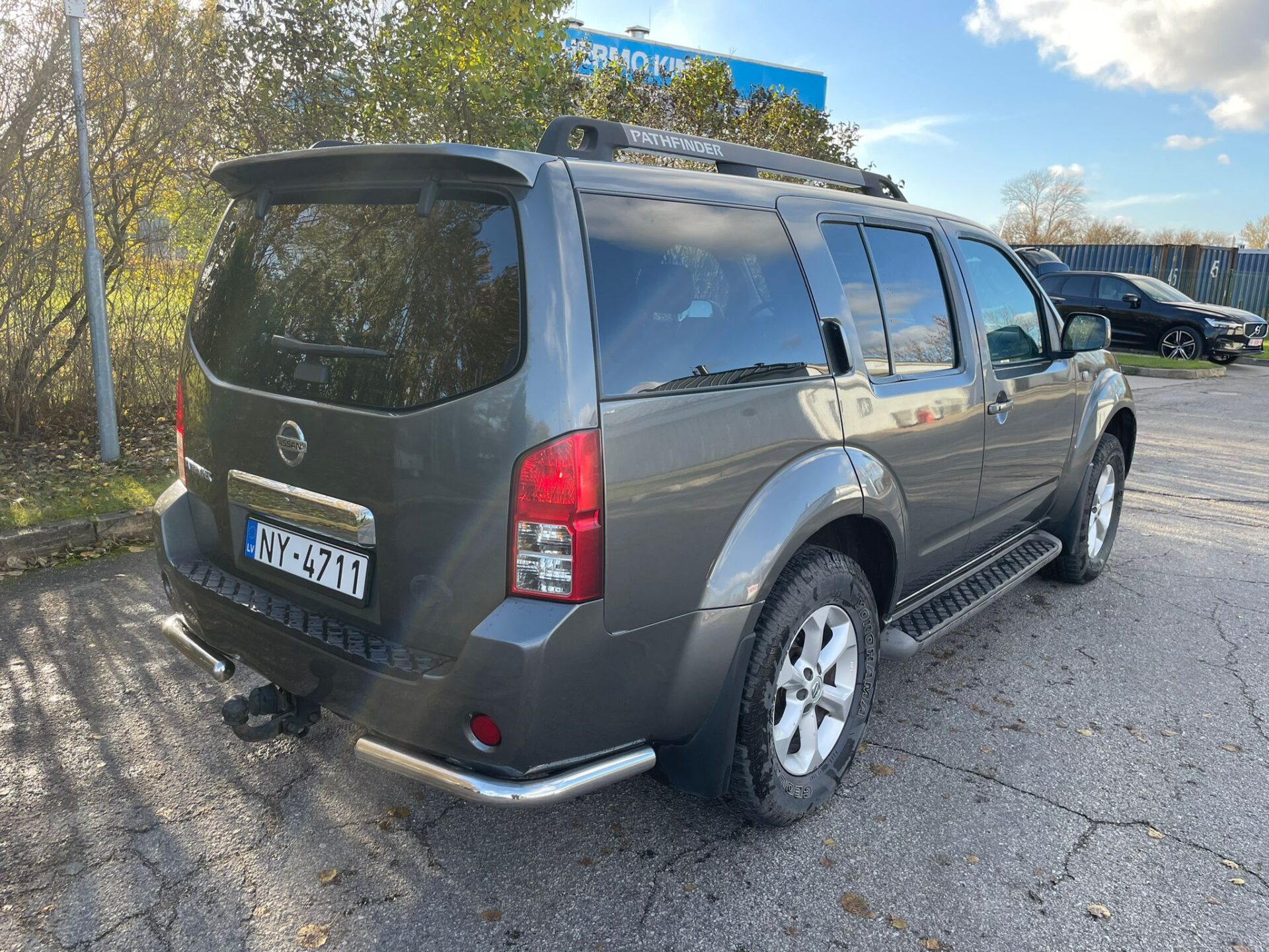 NISSAN PATHFINDER 4×4 7-vietas