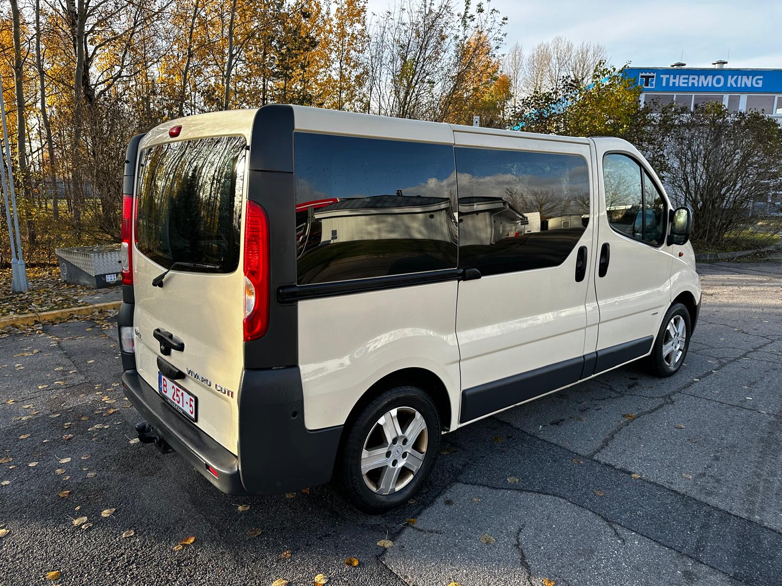 OPEL VIVARO 9-VIETAS