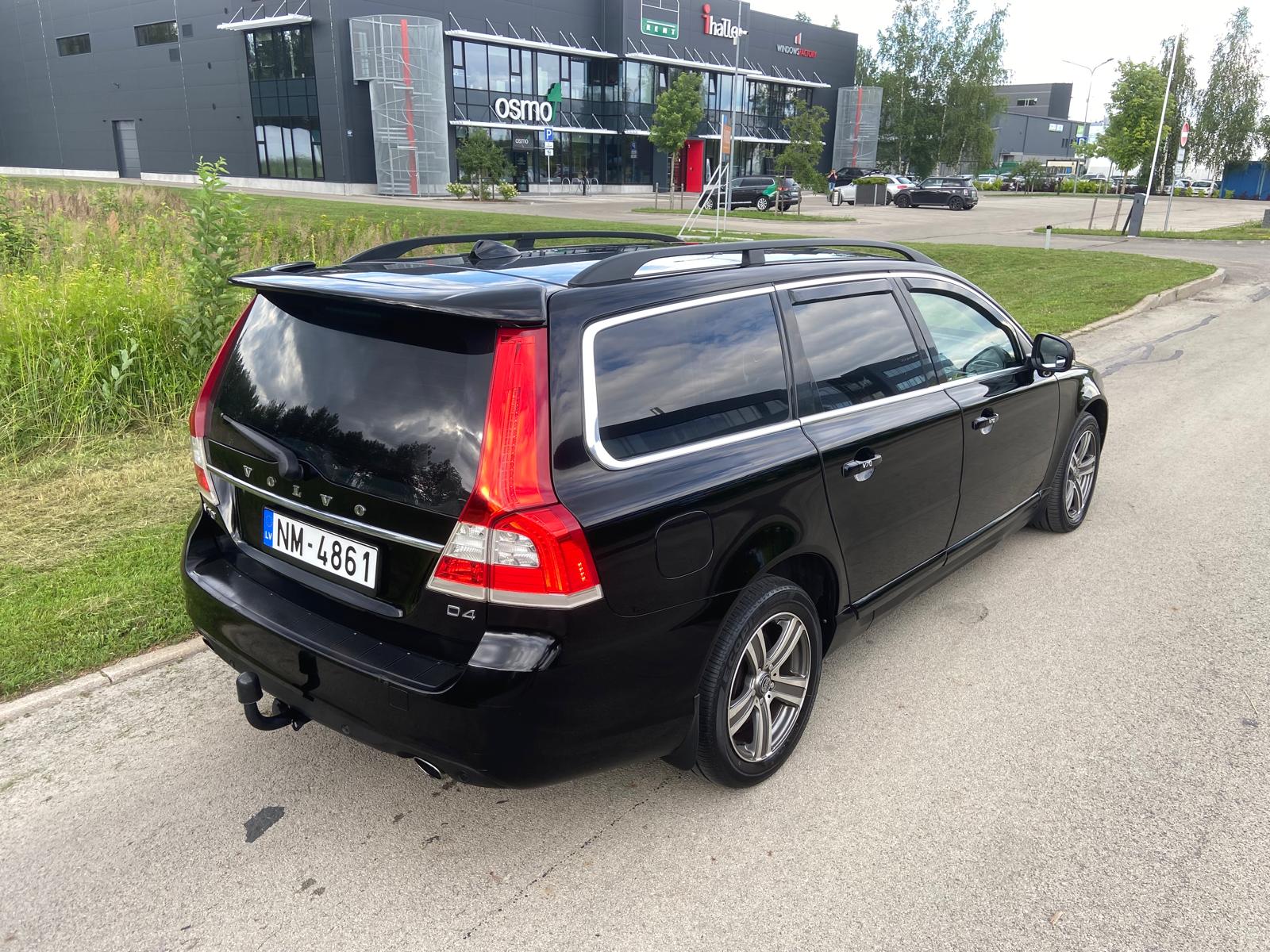Volvo V70 Summum D4
