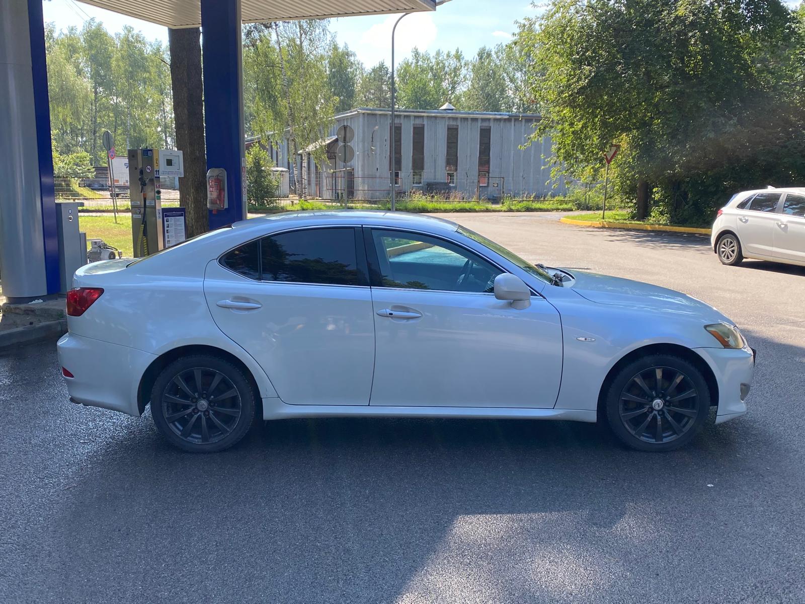 LEXUS IS 220