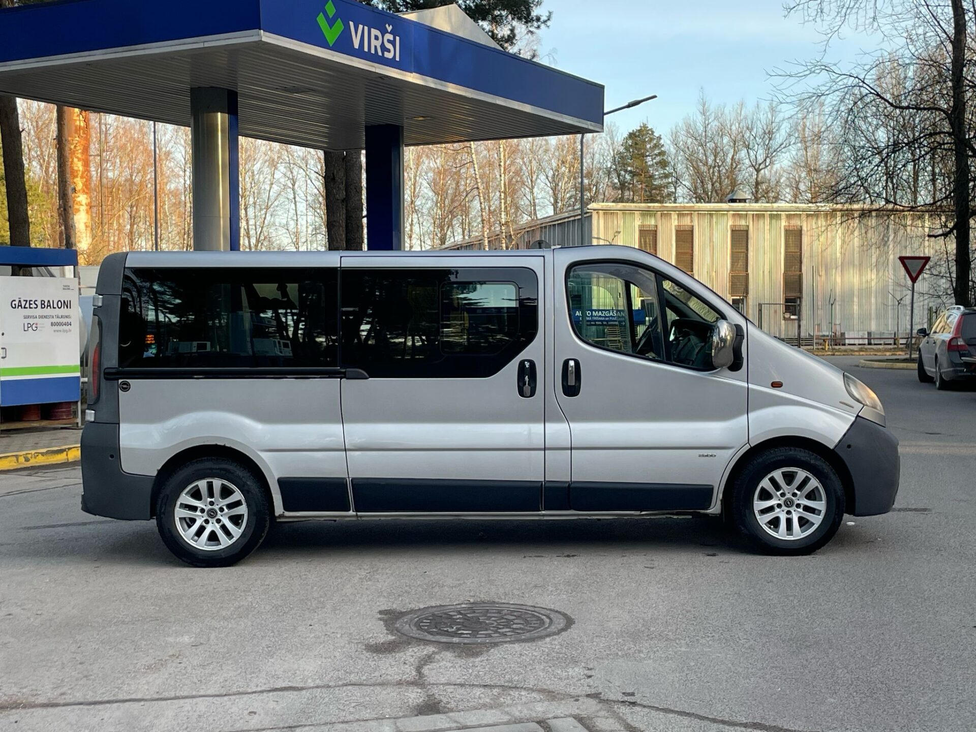 OPEL VIVARO 8-VIETAS