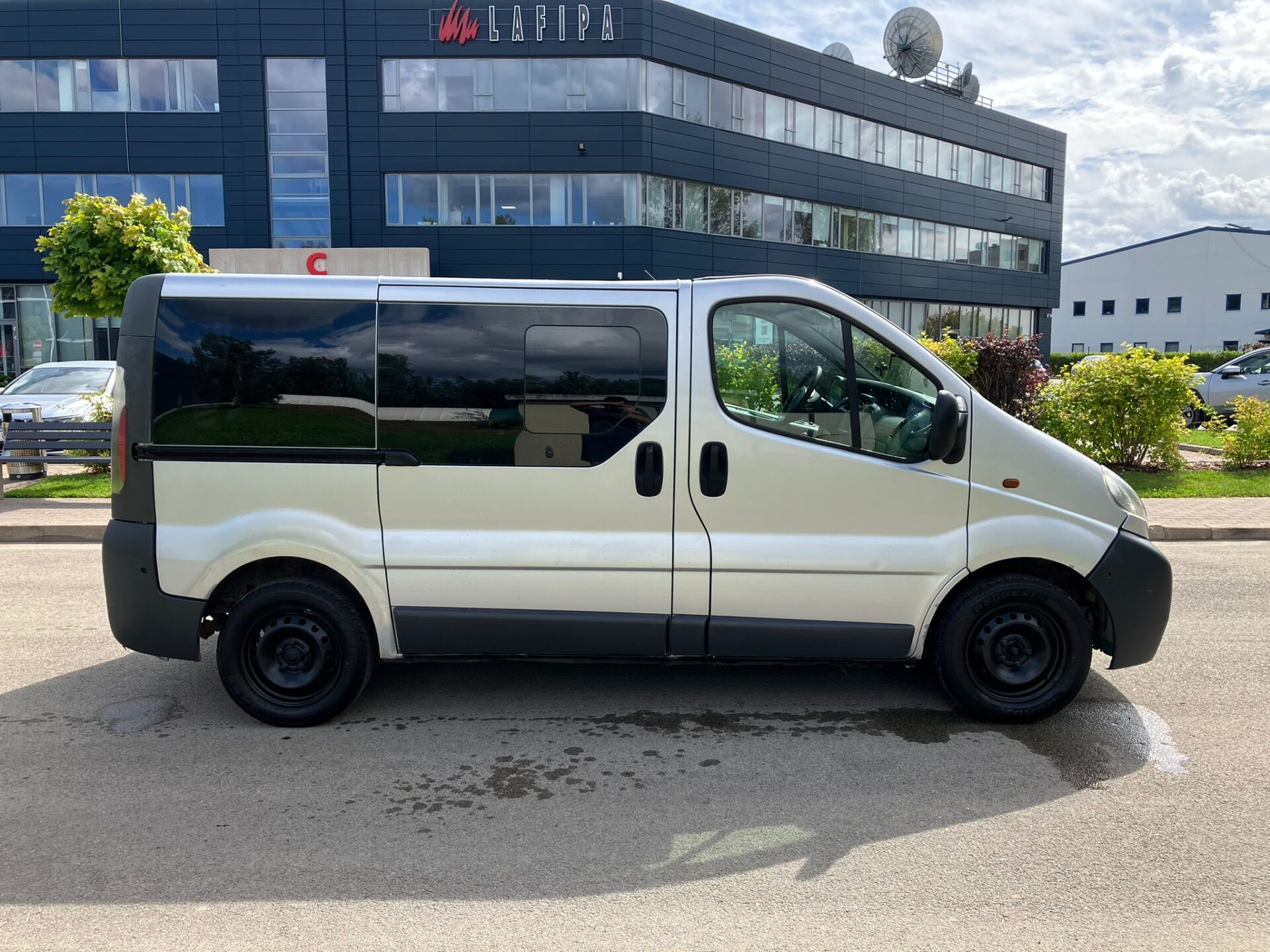 Opel Vivaro 9-vietas