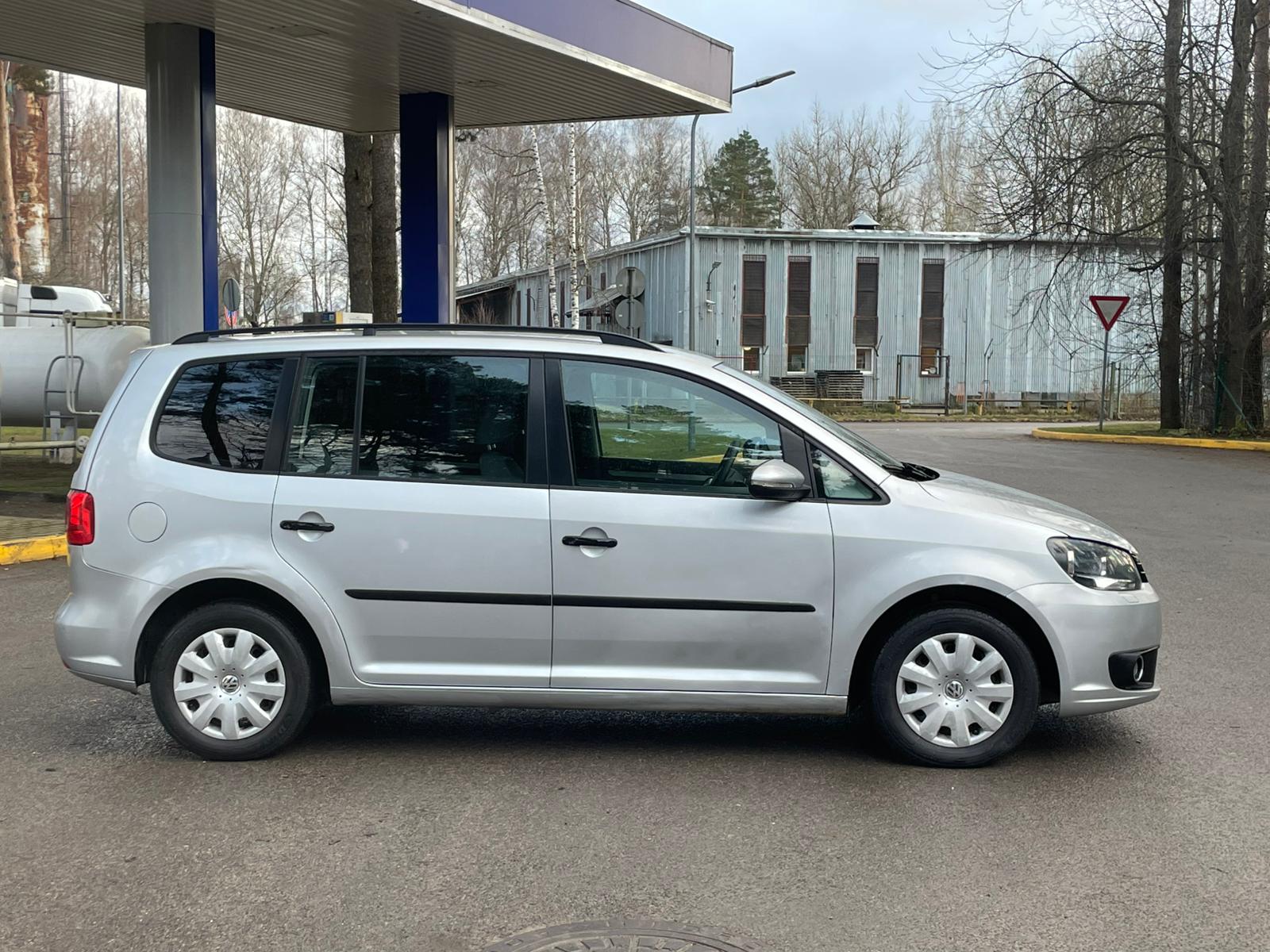 VW Touran 7-Vietīgs