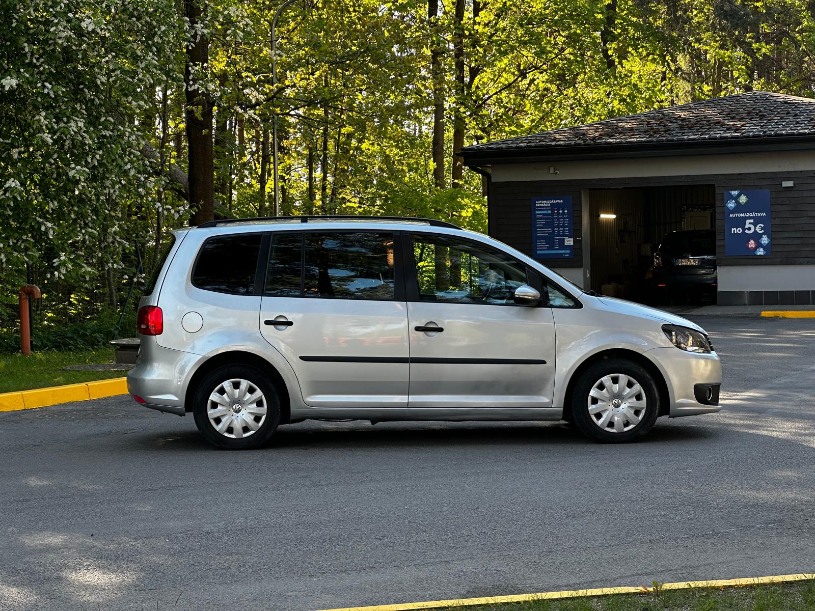 VW Touran 7-Vietīgs
