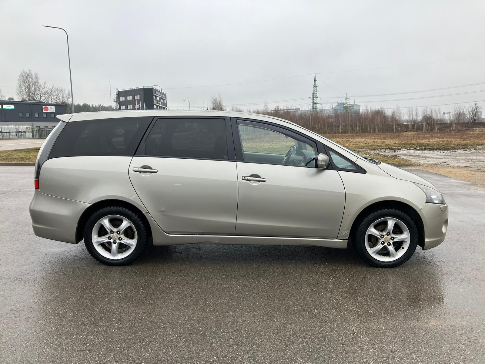 Mitsubishi Grandis 7-vietas