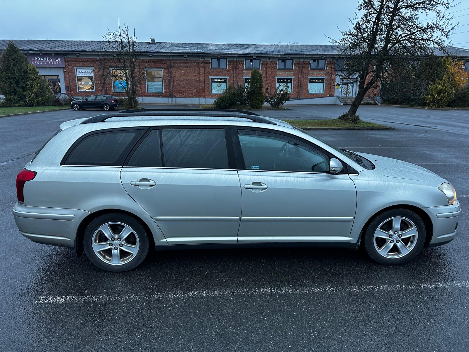 TOYOTA AVENSIS