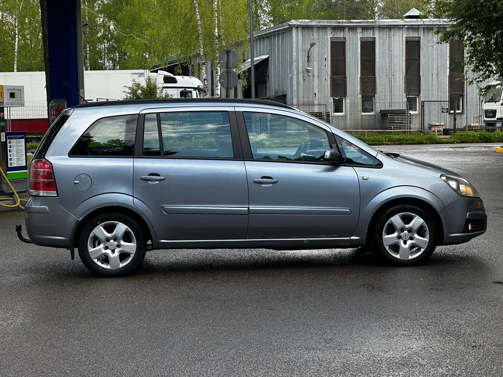 OPEL ZAFIRA 7-VIETAS
