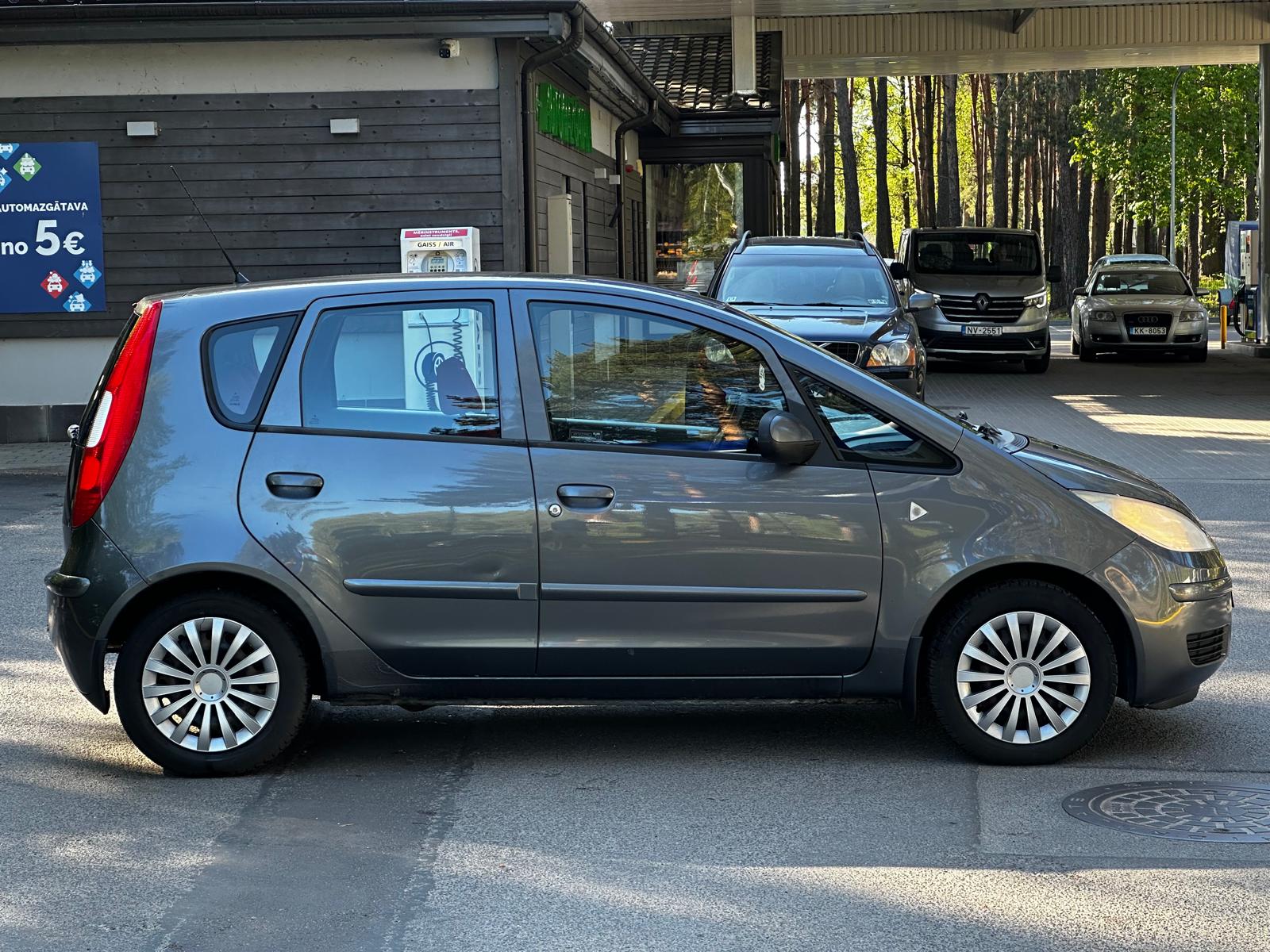 MITSUBISHI COLT