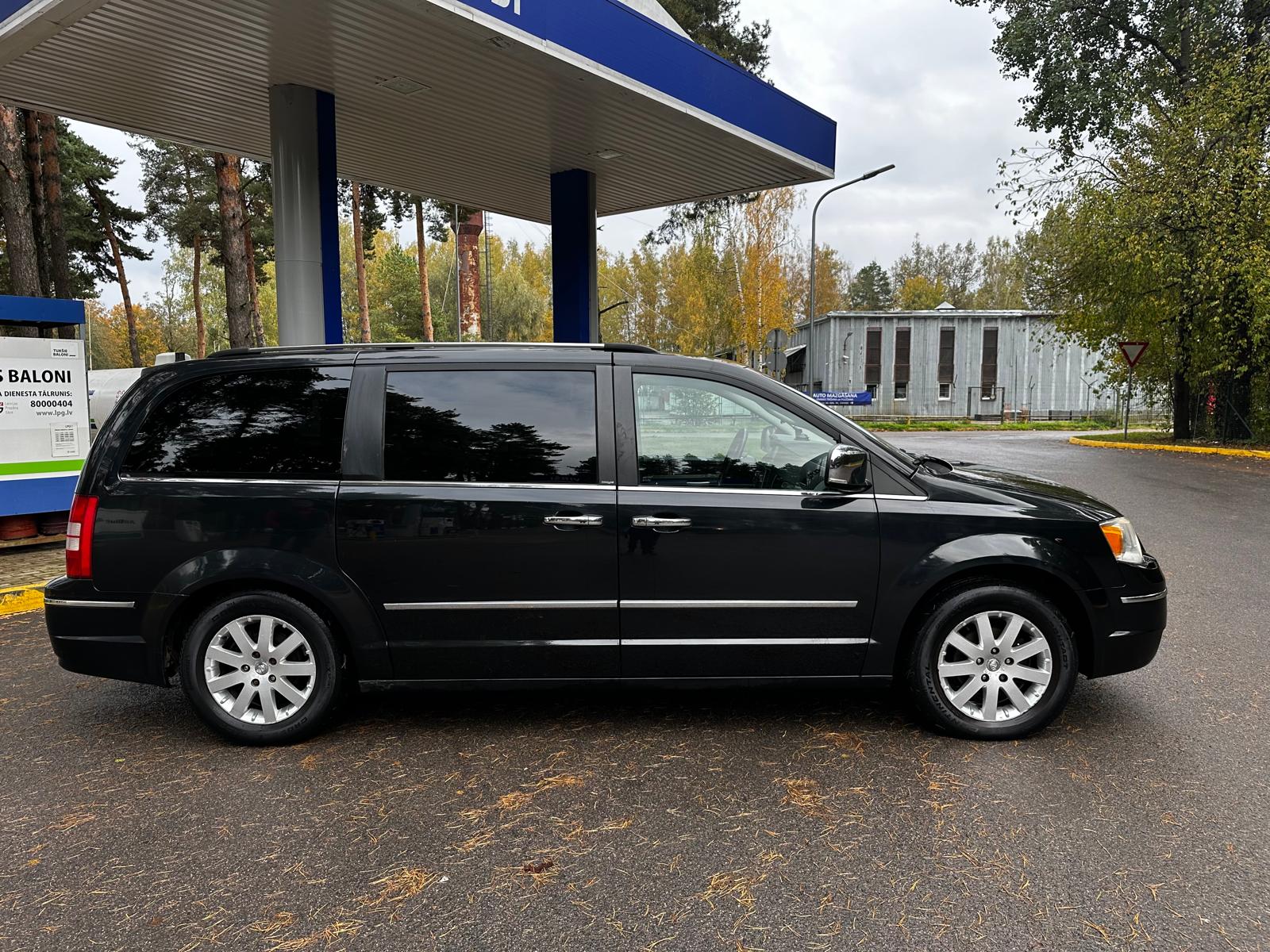 Chrysler Grand Voyager Limited Edition Stow N GO 7-vietas