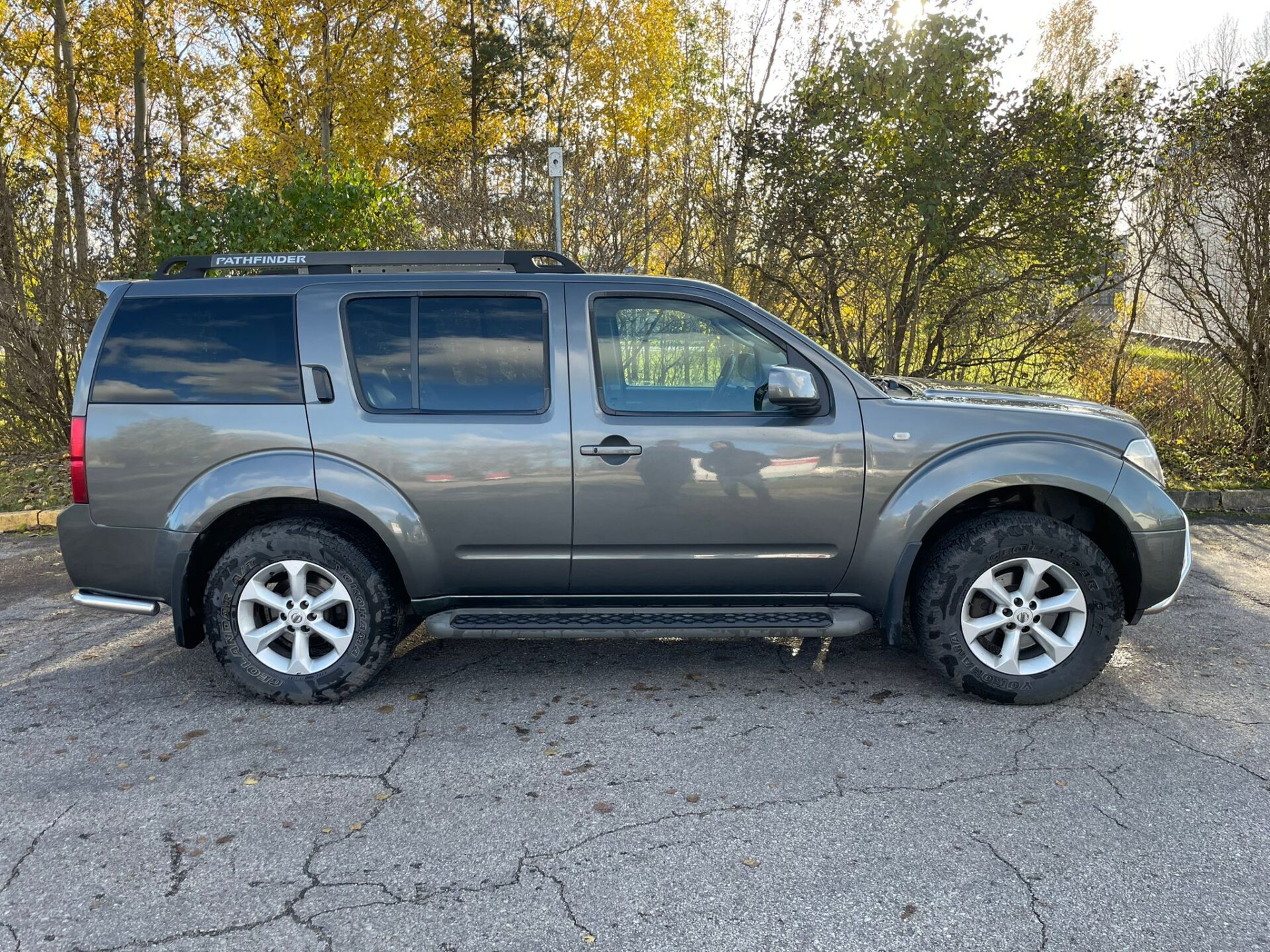 NISSAN PATHFINDER 4×4 7-vietas