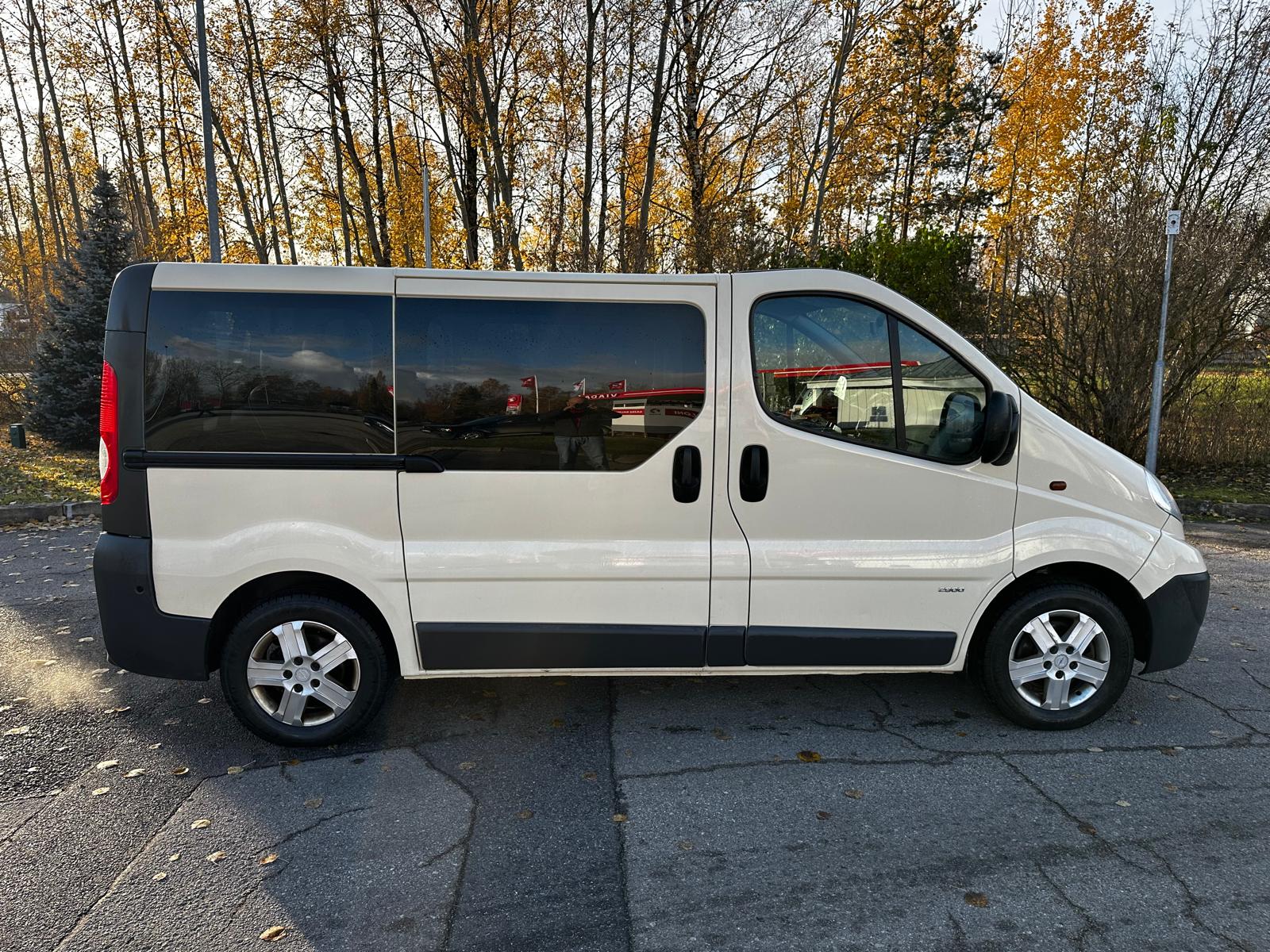 OPEL VIVARO 9-VIETAS