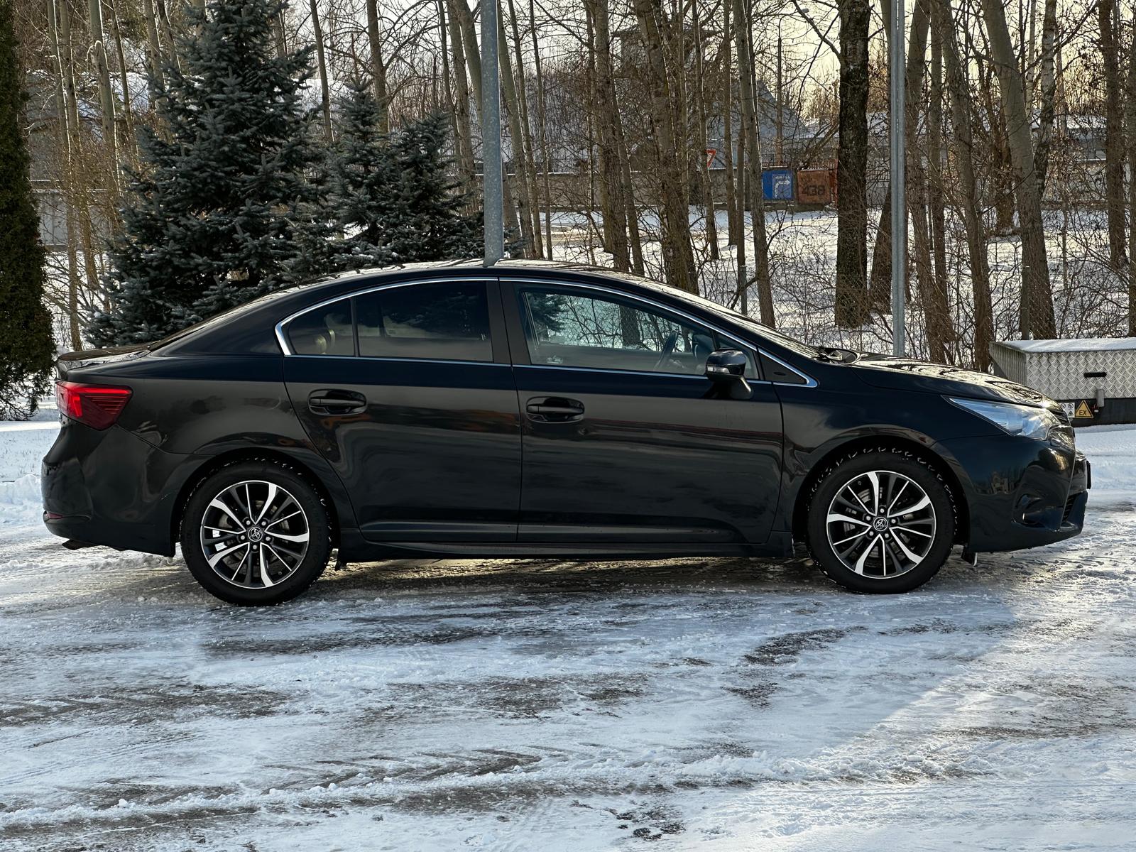 TOYOTA AVENSIS