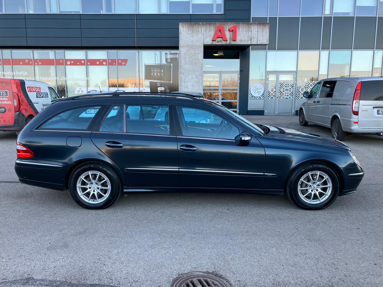 Mercedes Benz E320