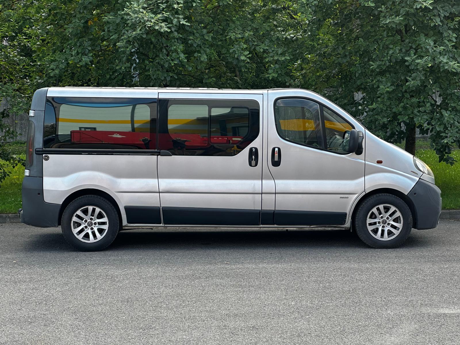 OPEL VIVARO 8-VIETAS