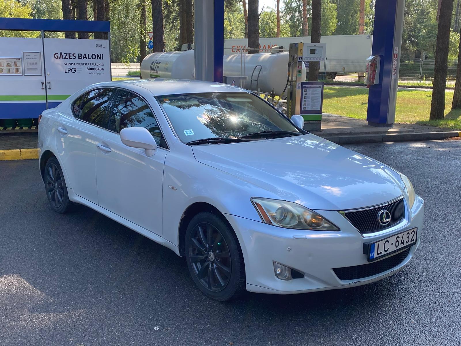 LEXUS IS 220