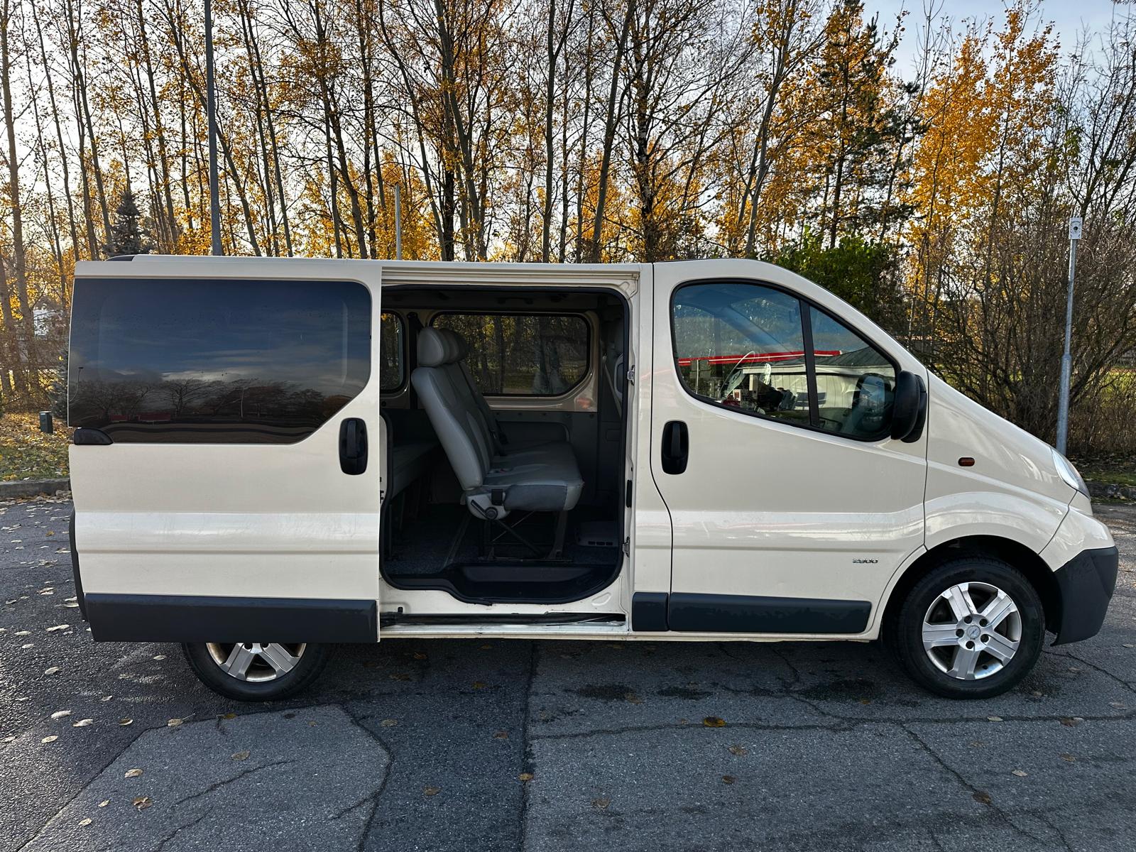 OPEL VIVARO 9-VIETAS