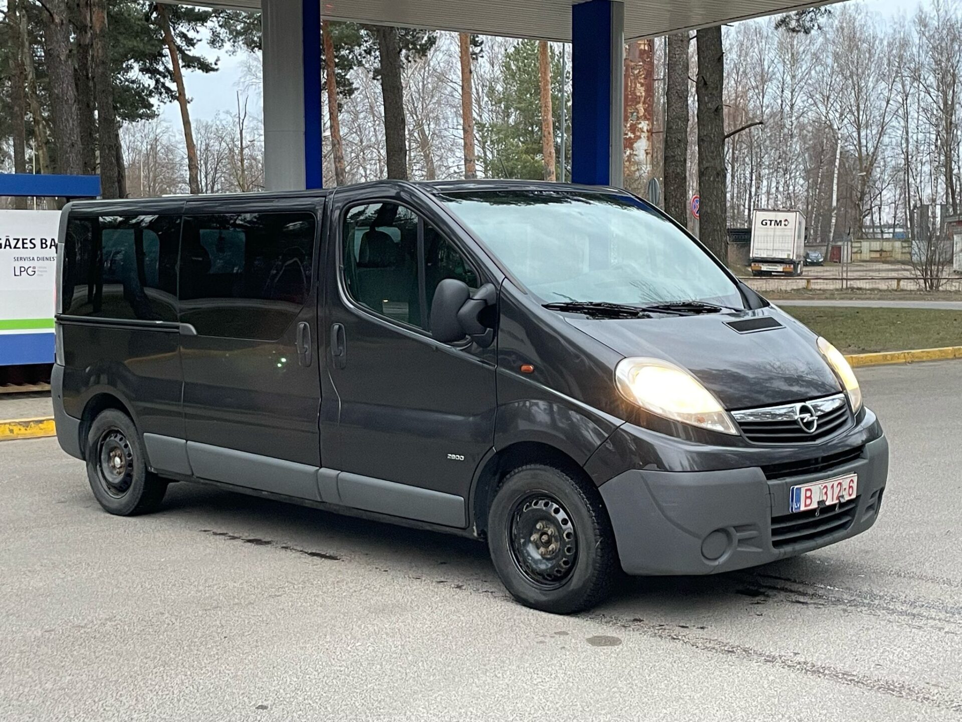 Opel Vivaro 9 vietas