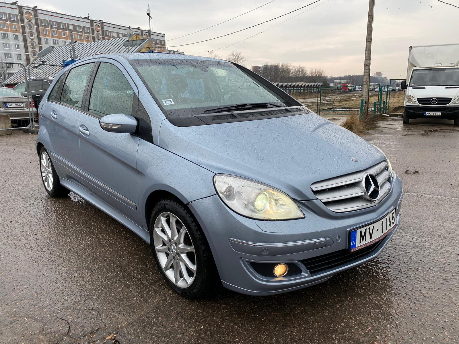 Mercedes B200