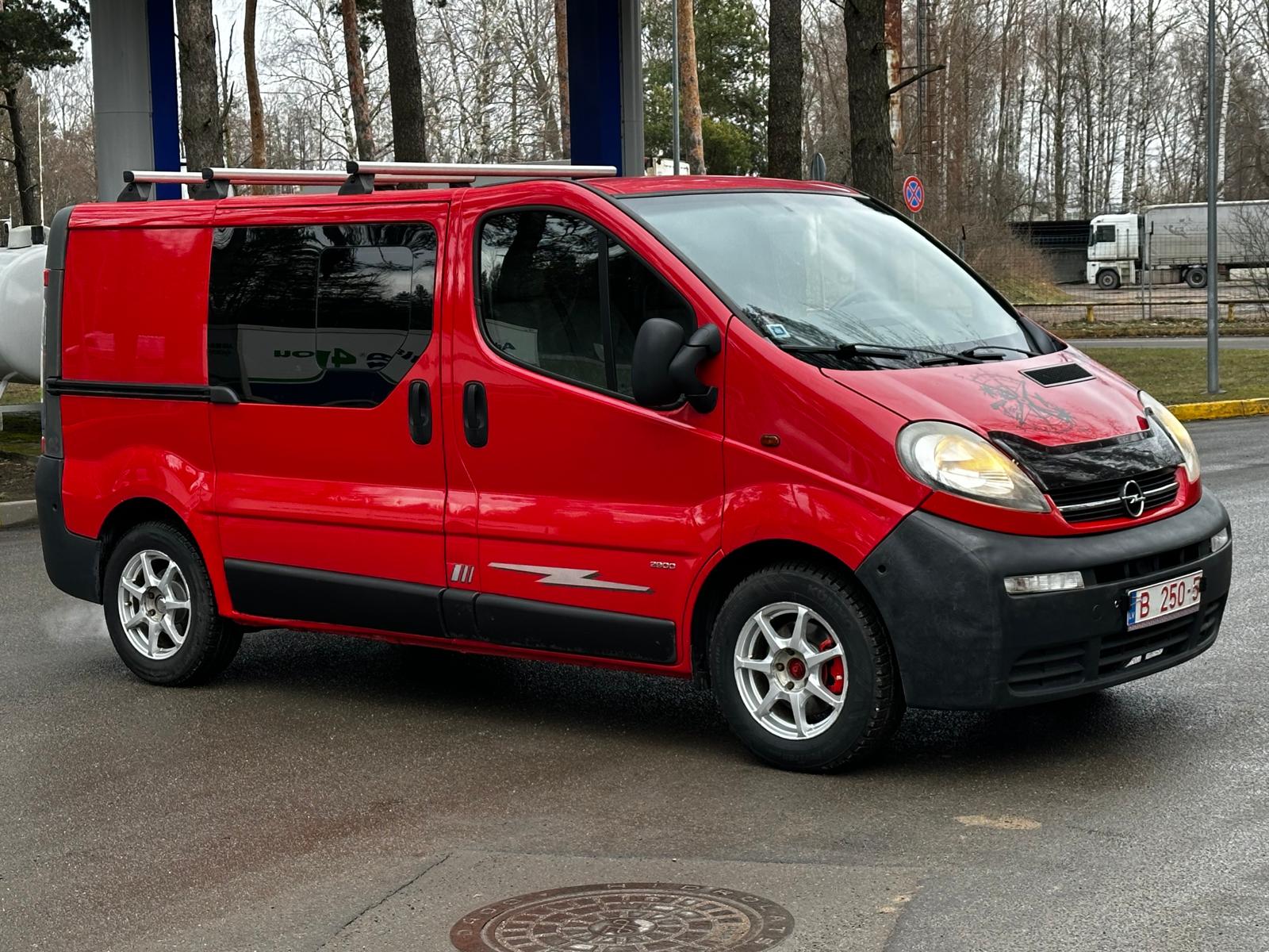 Opel Vivaro 5 seats