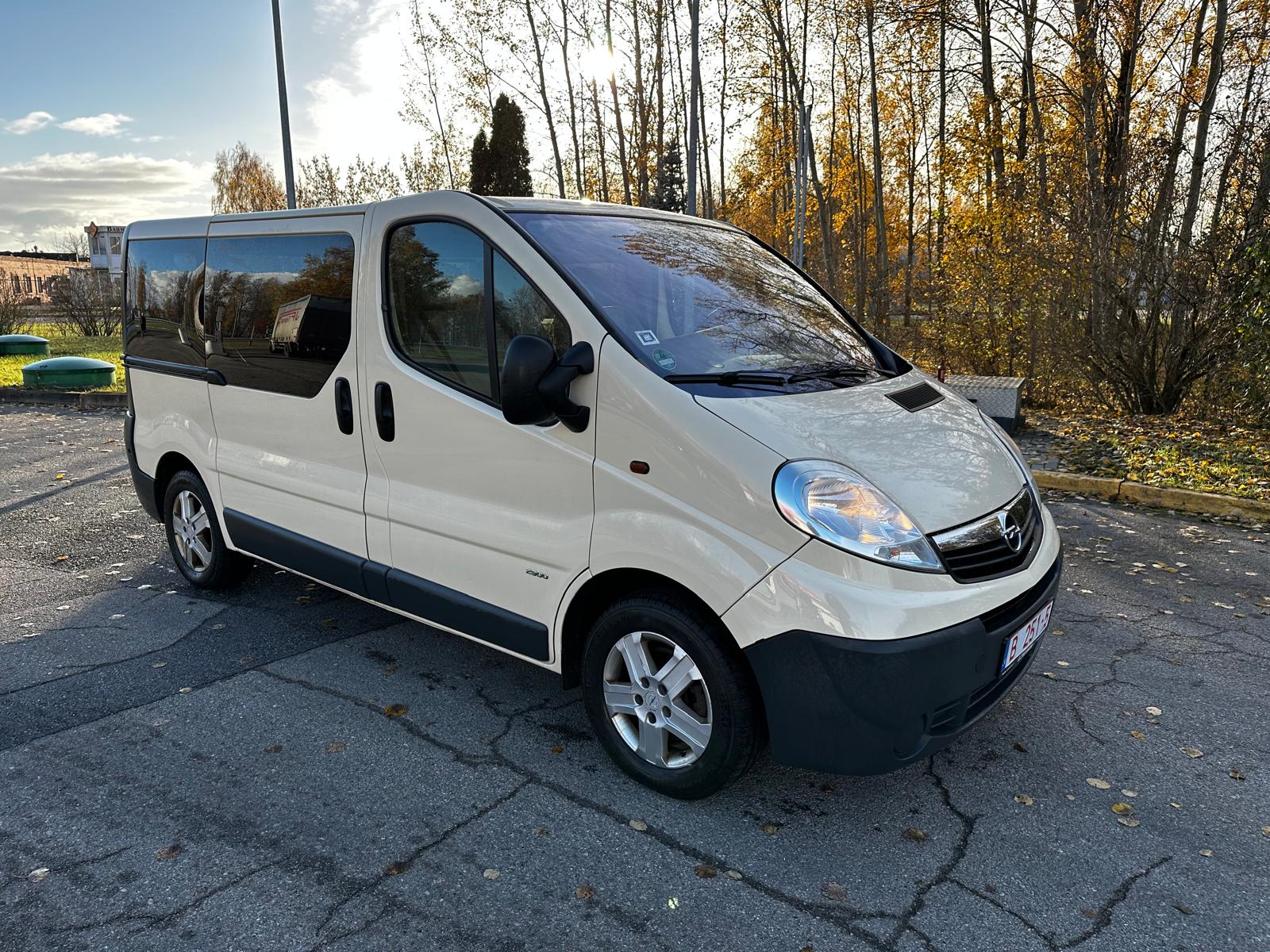 OPEL VIVARO 9-VIETAS
