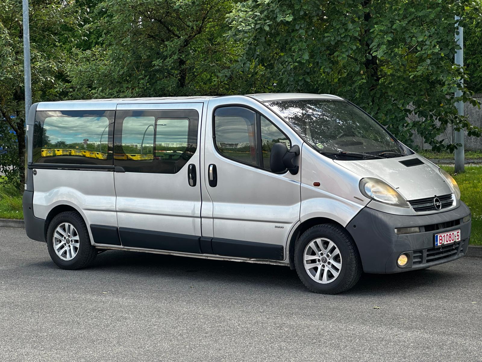 OPEL VIVARO 8-VIETAS