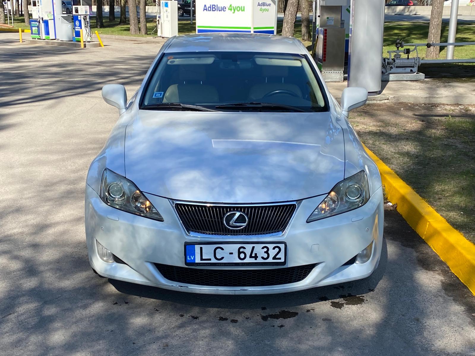 LEXUS IS 220