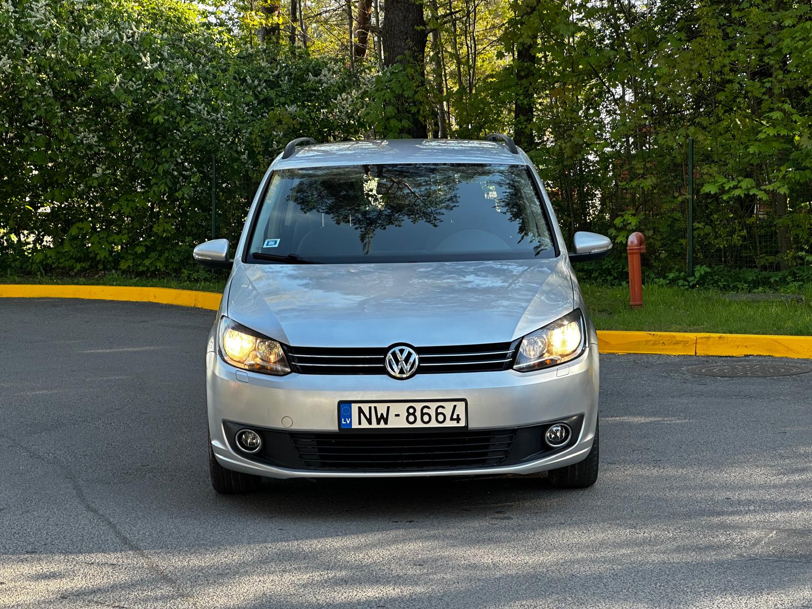 VW Touran 7-Vietīgs
