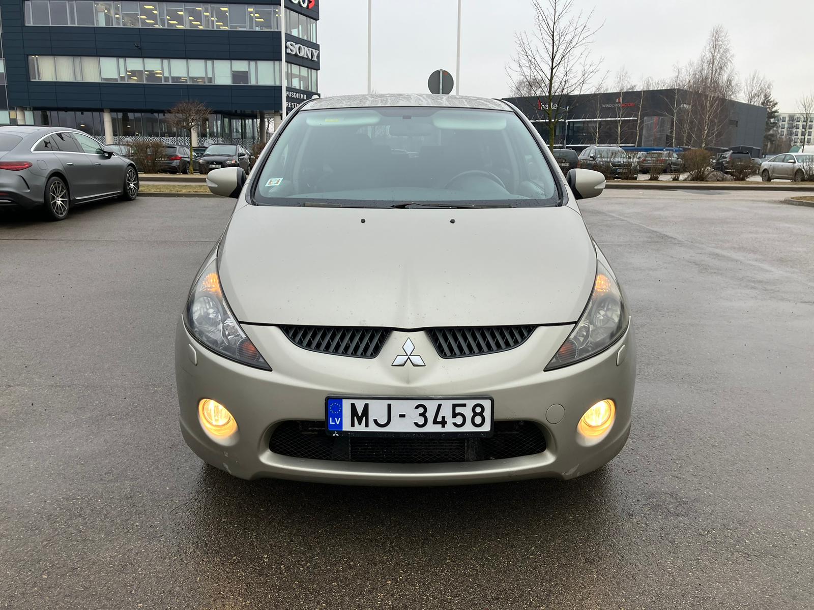 Mitsubishi Grandis 7-vietas