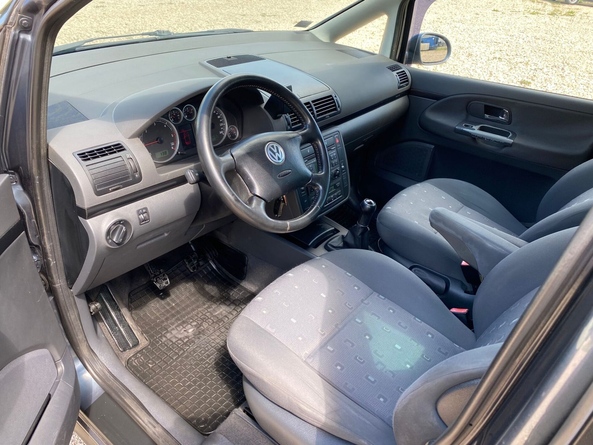 VW Sharan 7-VIETAS
