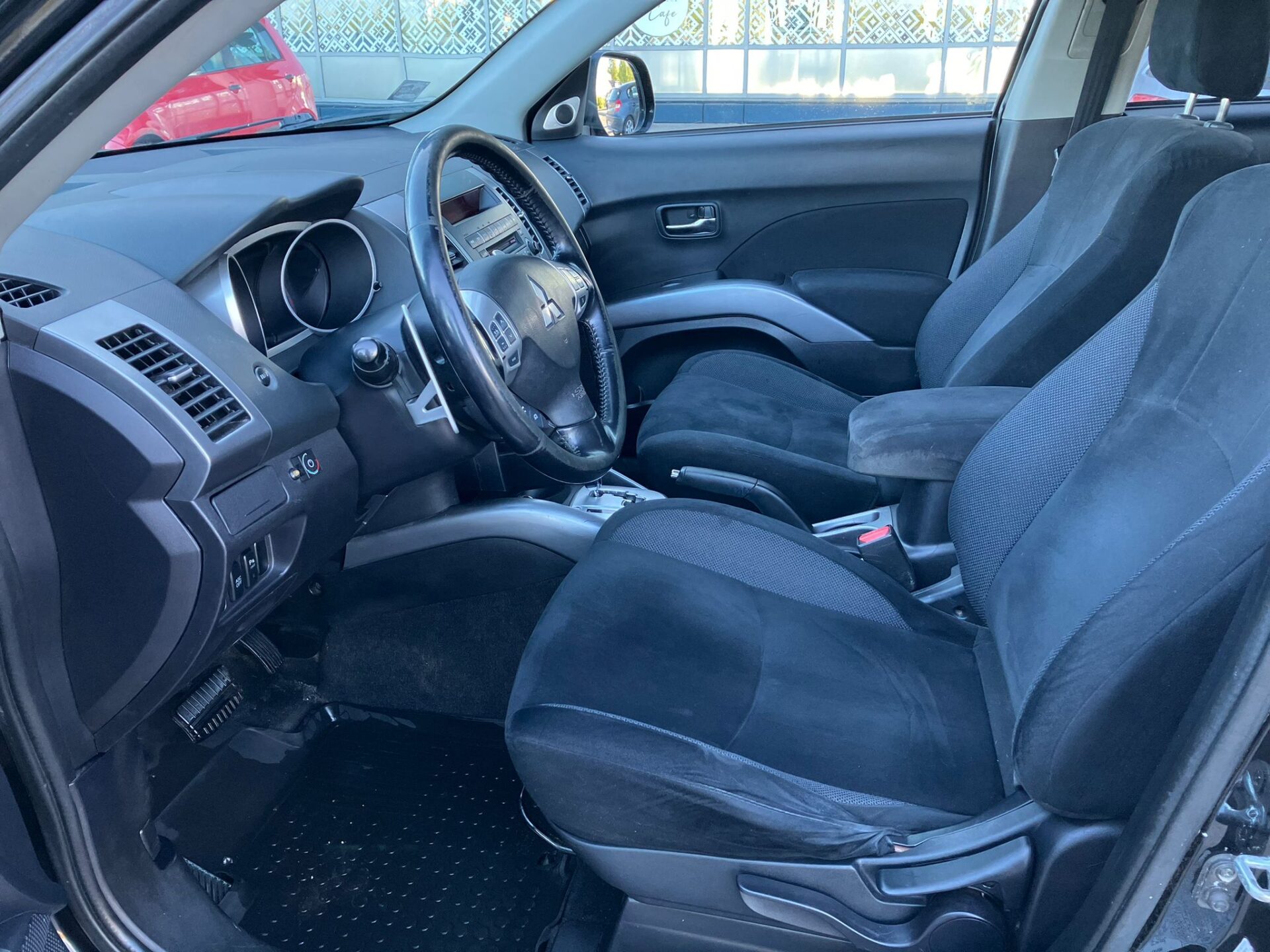 Mitsubishi Outlander 4×4 7-vietas