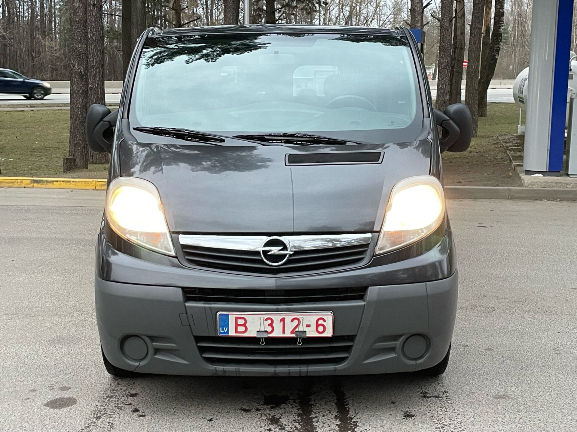 Opel Vivaro 9 vietas