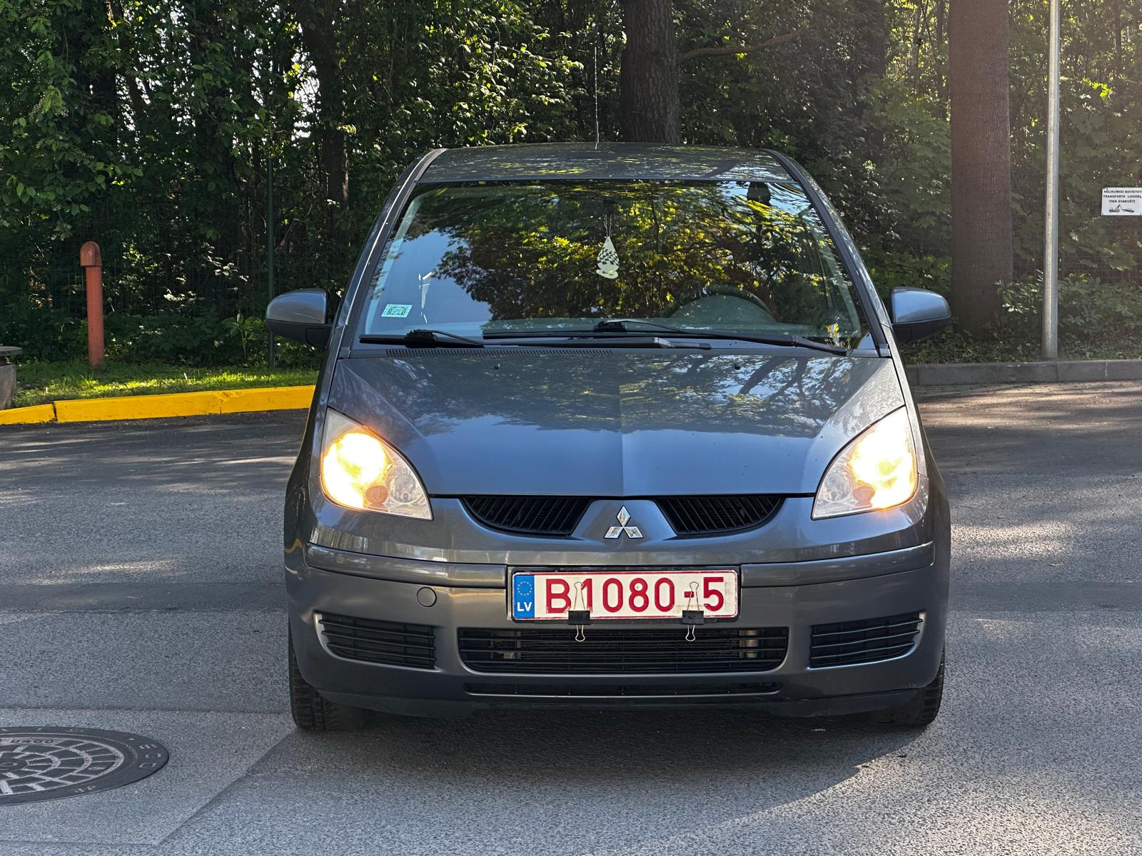 MITSUBISHI COLT