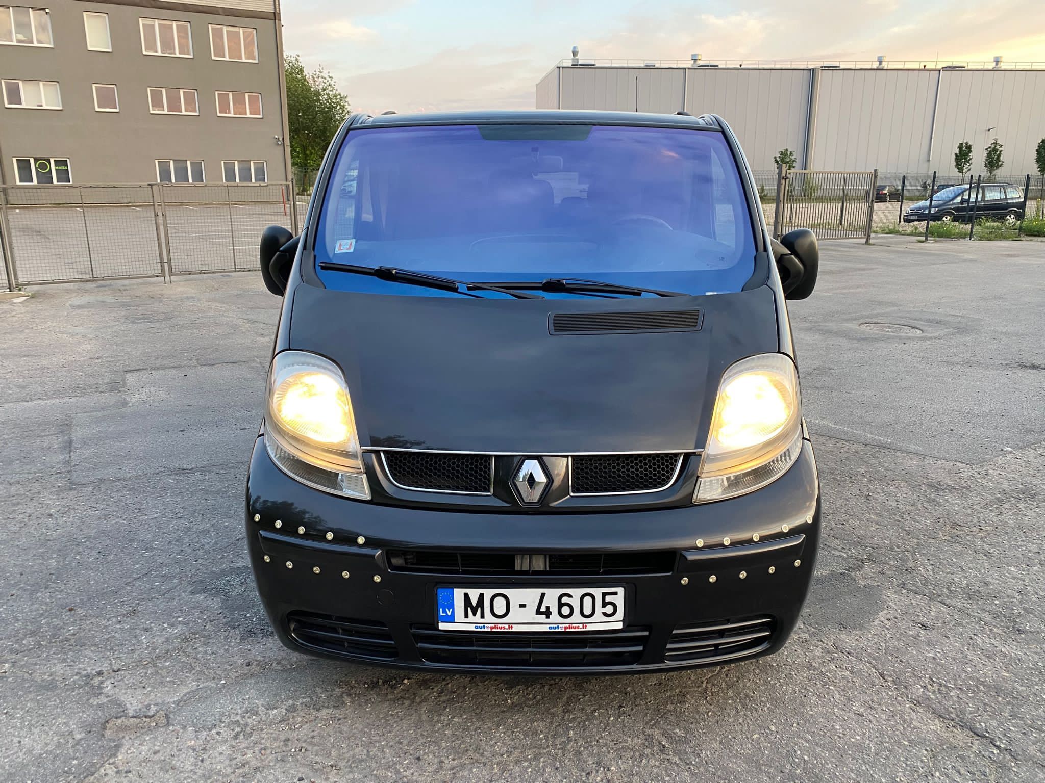 Renault Trafic Passenger 9-vietas