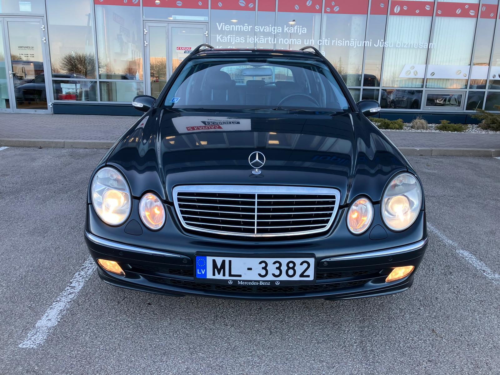 Mercedes Benz E320
