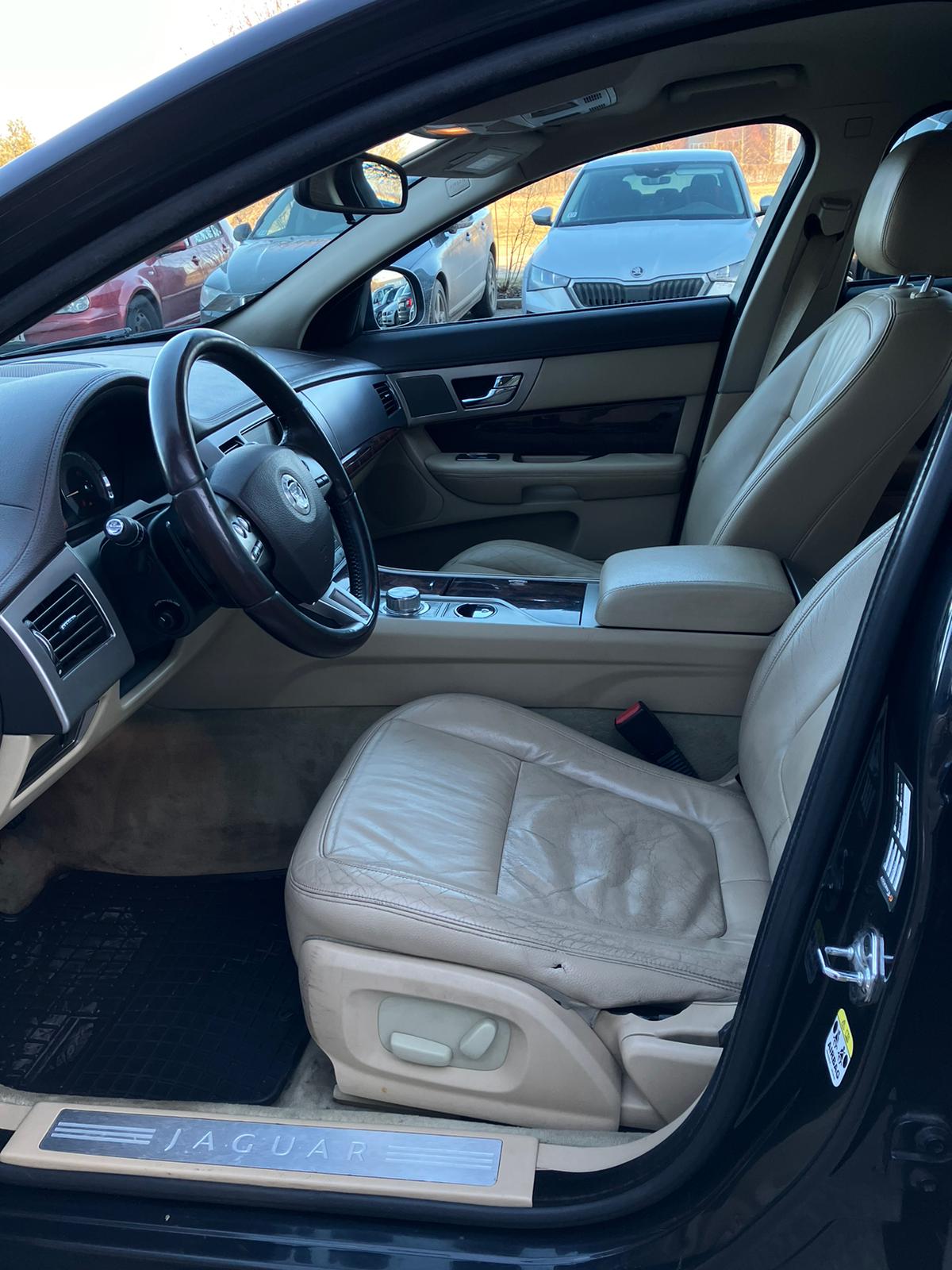 Jaguar XF