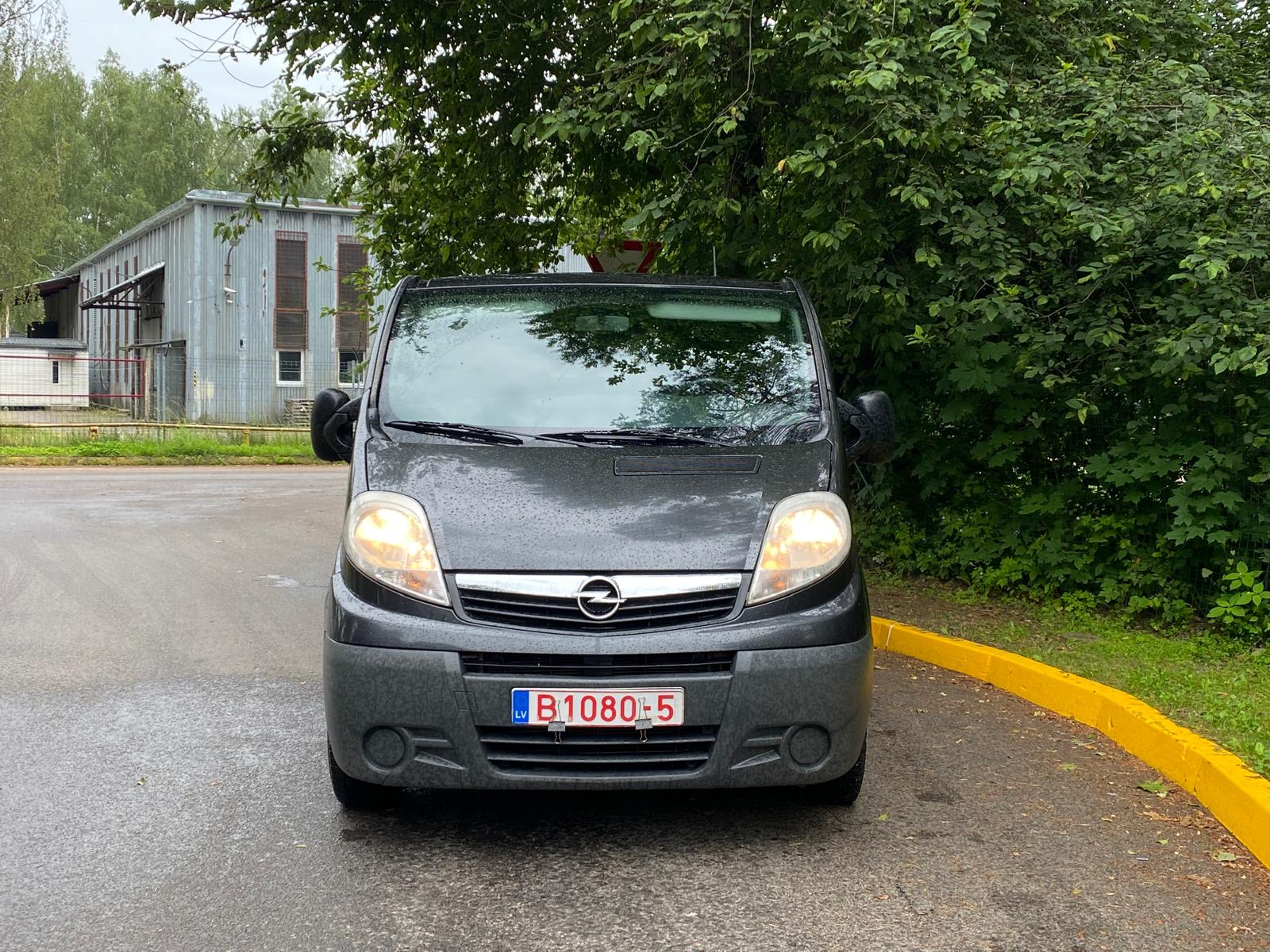 Opel Vivaro 9 vietas