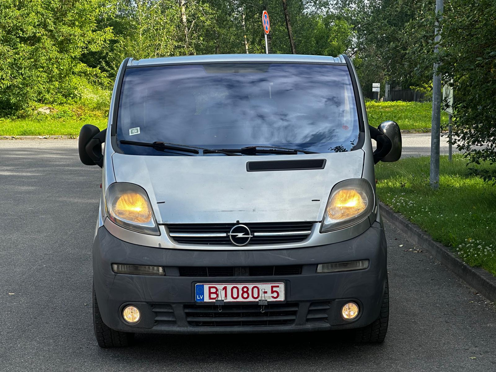OPEL VIVARO 8-VIETAS