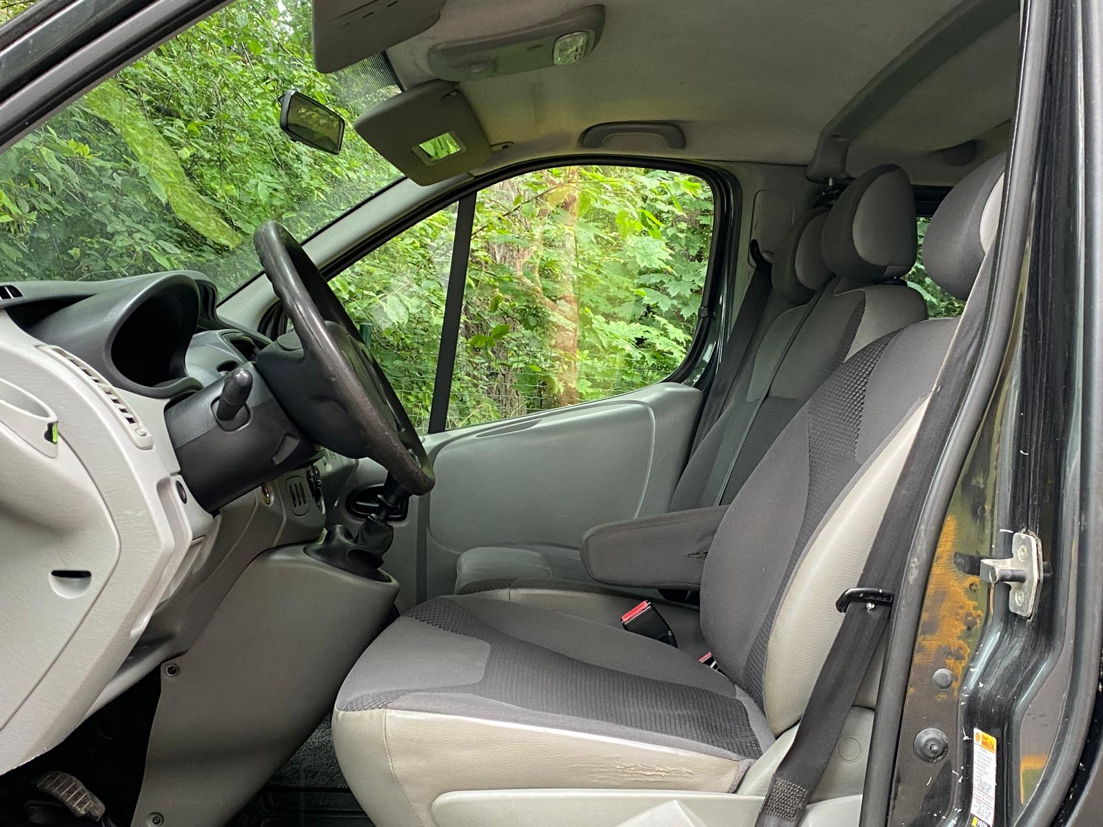 Opel Vivaro 9 vietas