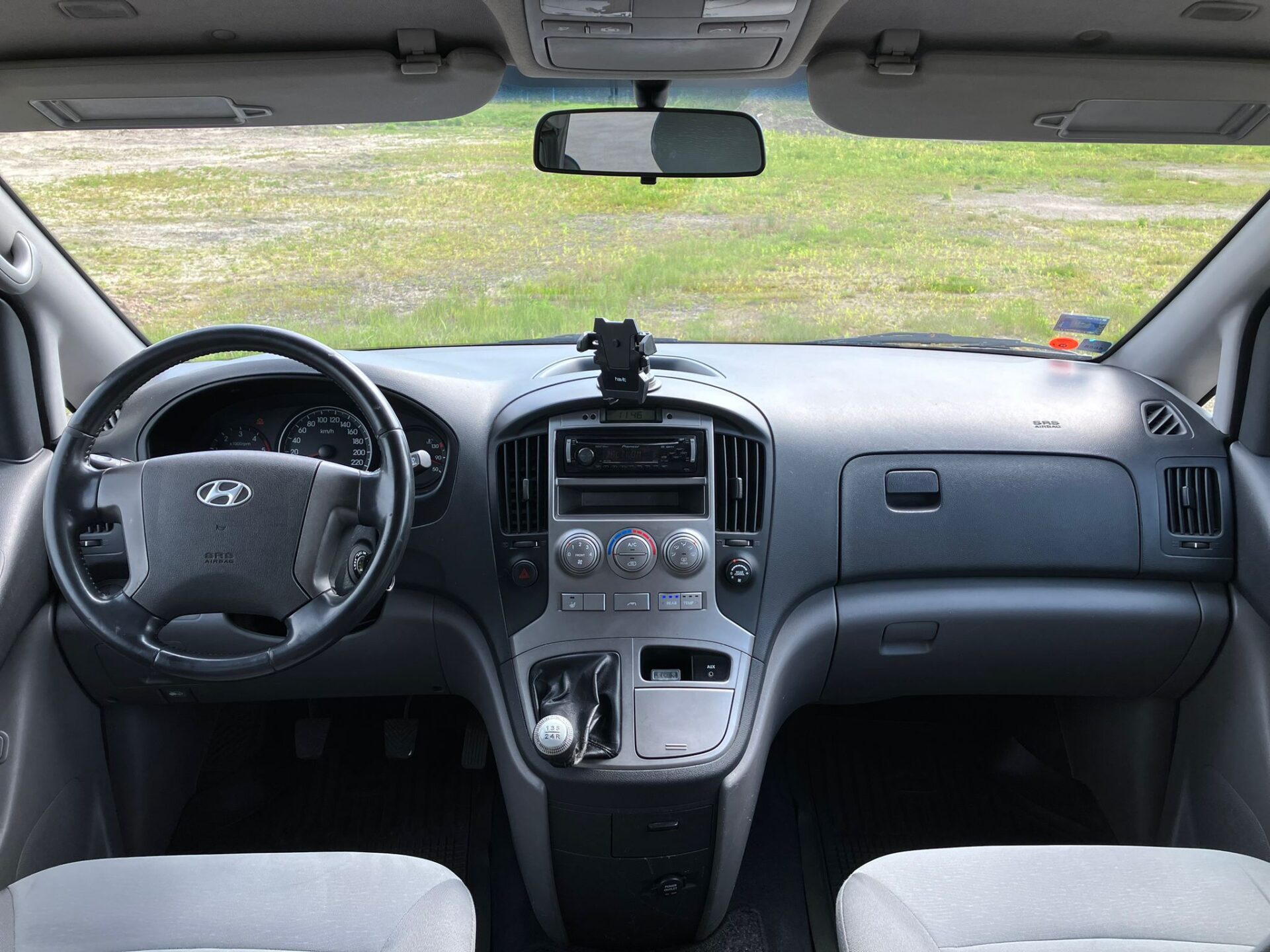 Hyundai H1 8-seats