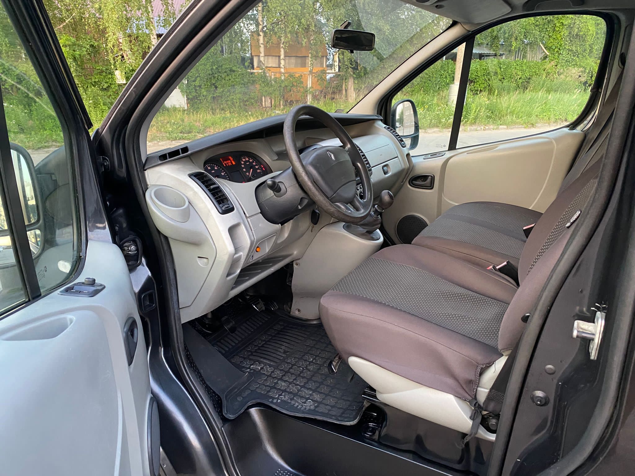 Renault Trafic Passenger 9-vietas