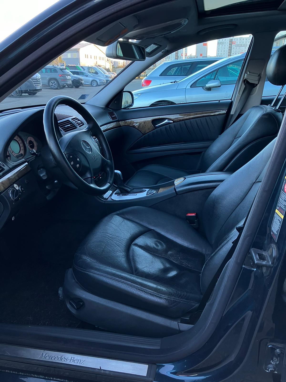 Mercedes Benz E320