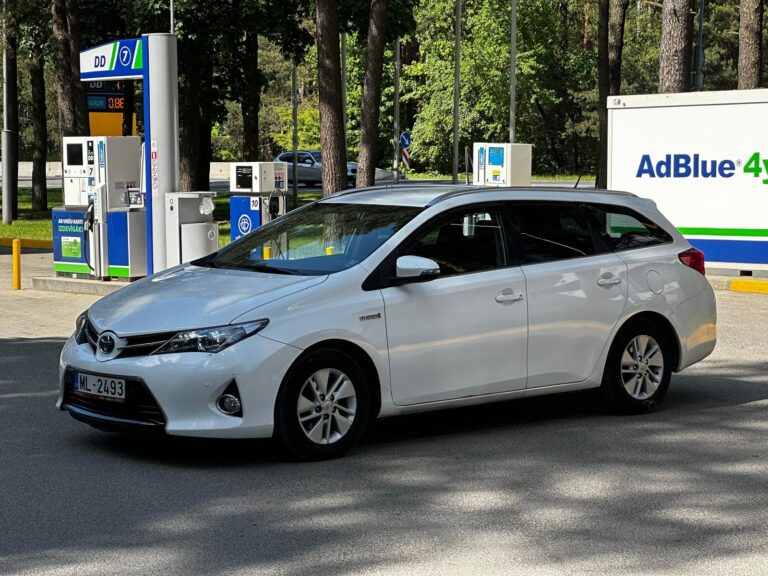 TOYOTA AURIS HYBRID
