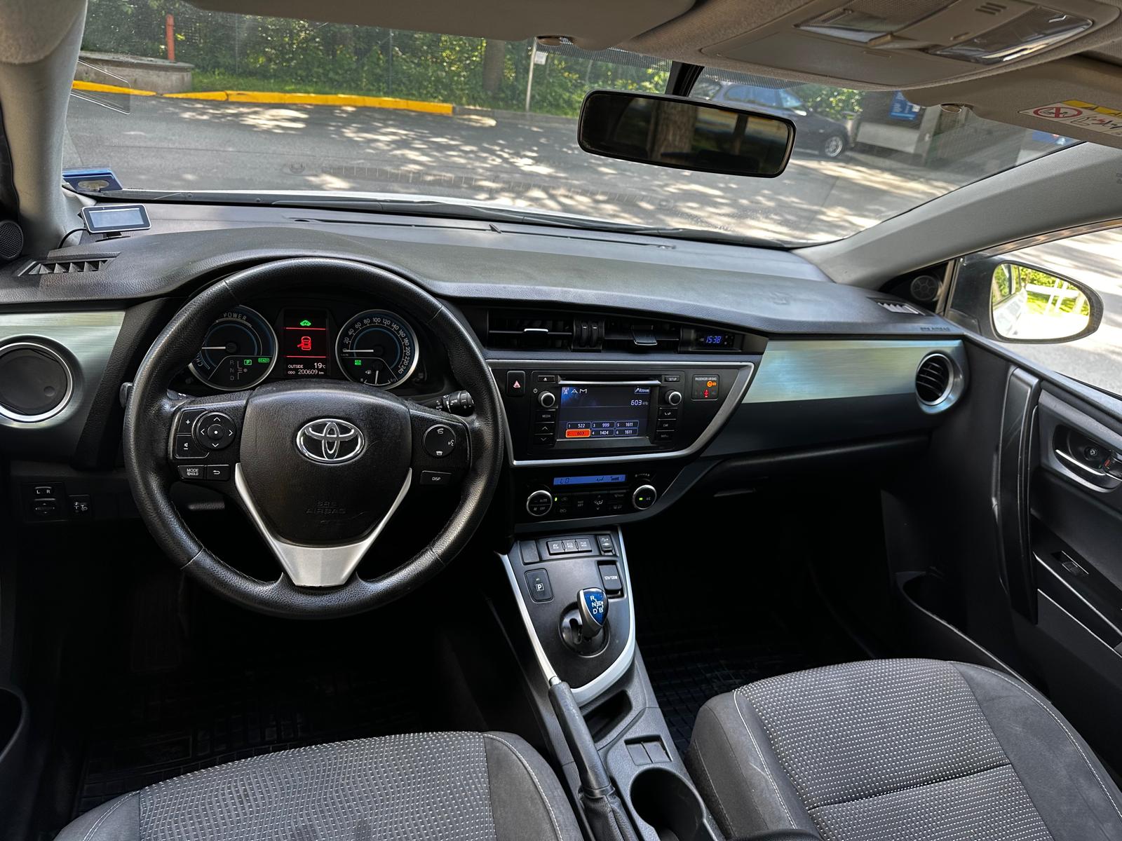 TOYOTA AURIS HYBRID